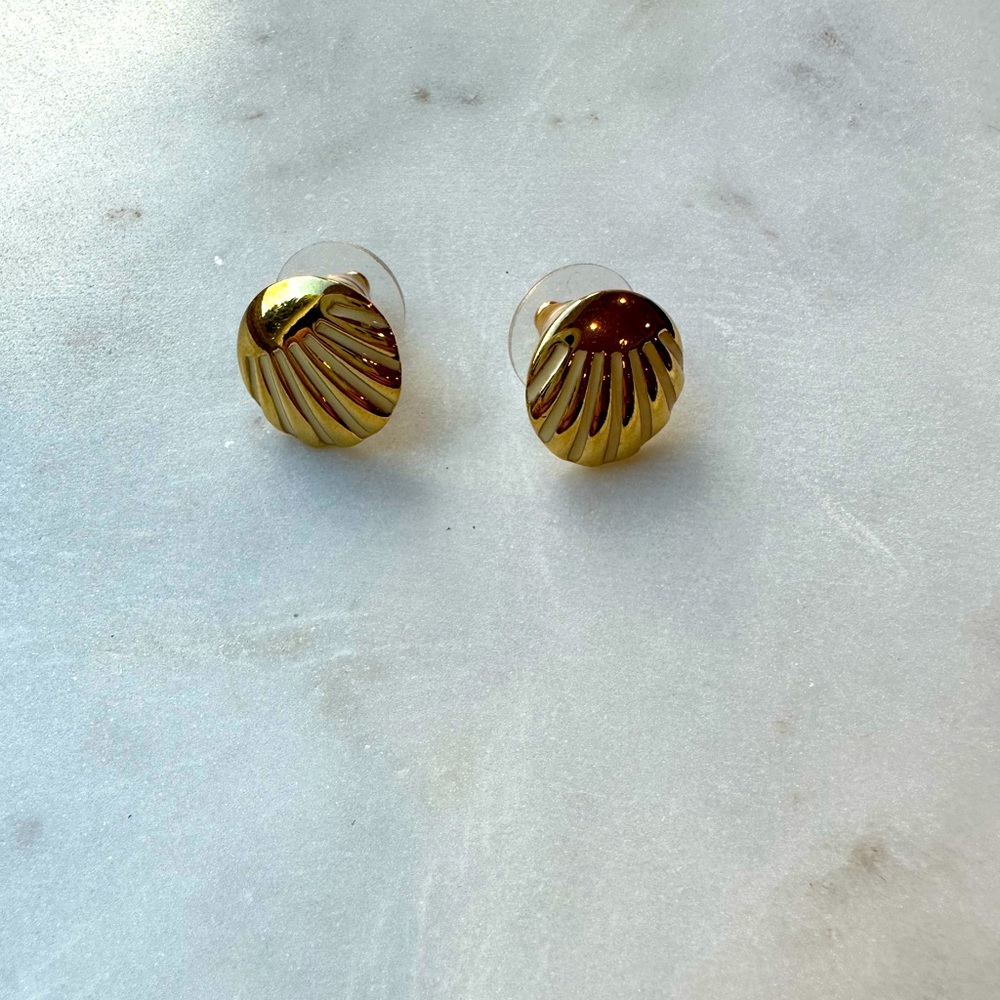 Vintage 1980s Crème and Gold Earrings